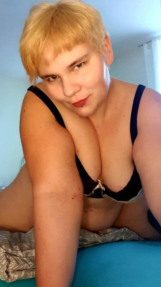 25P Fat german Milf is teasing us with her Body