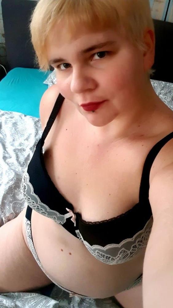 25P Fat german Milf is teasing us with her Body