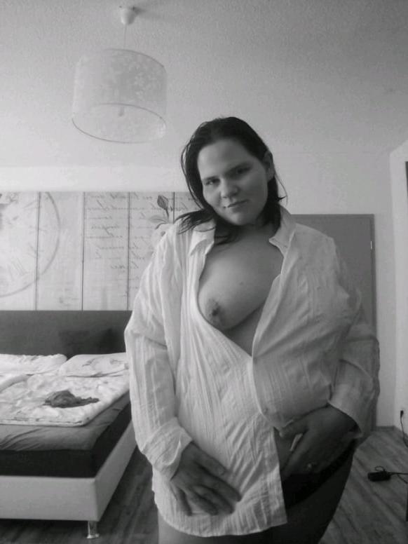 25P Fat german Milf is teasing us with her Body