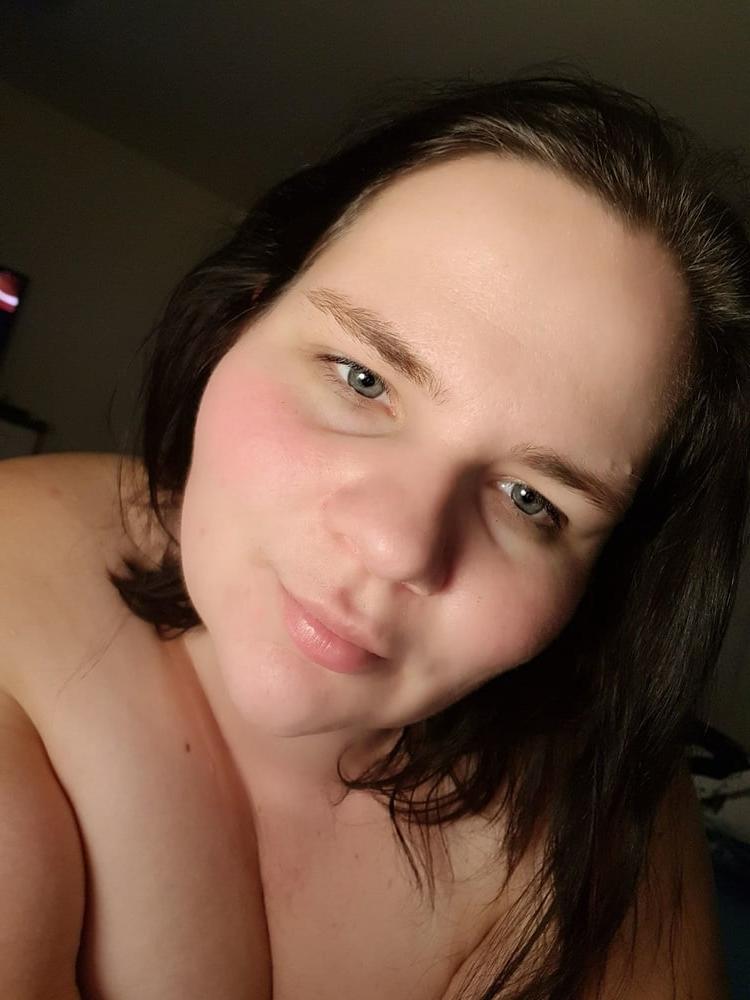 25P Fat german Milf is teasing us with her Body