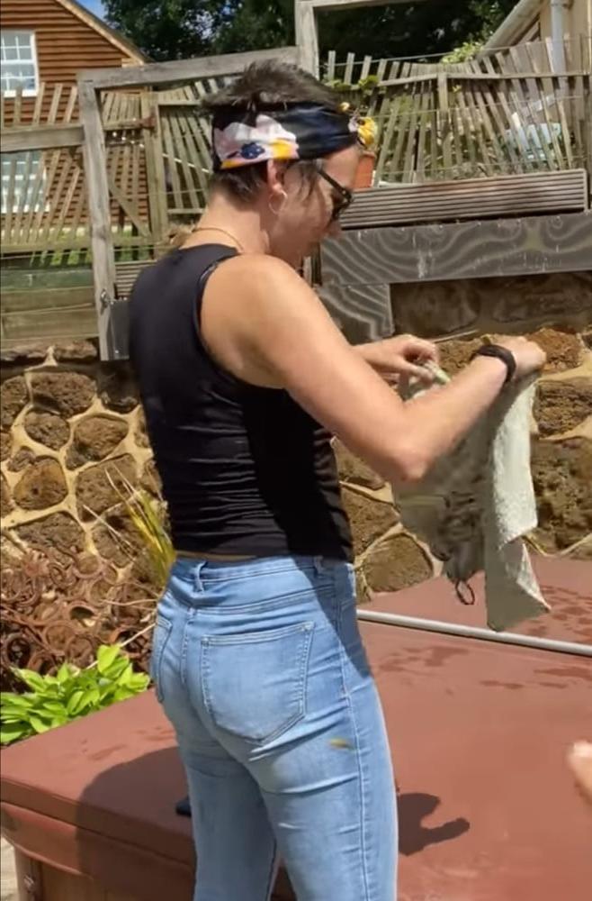 14P Sexy MILF-Jeans