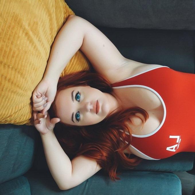 25P Miss RedHead