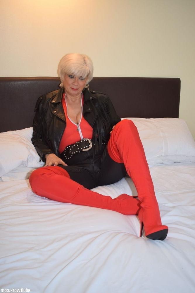 25P Tarty bimbo grannies are hot also