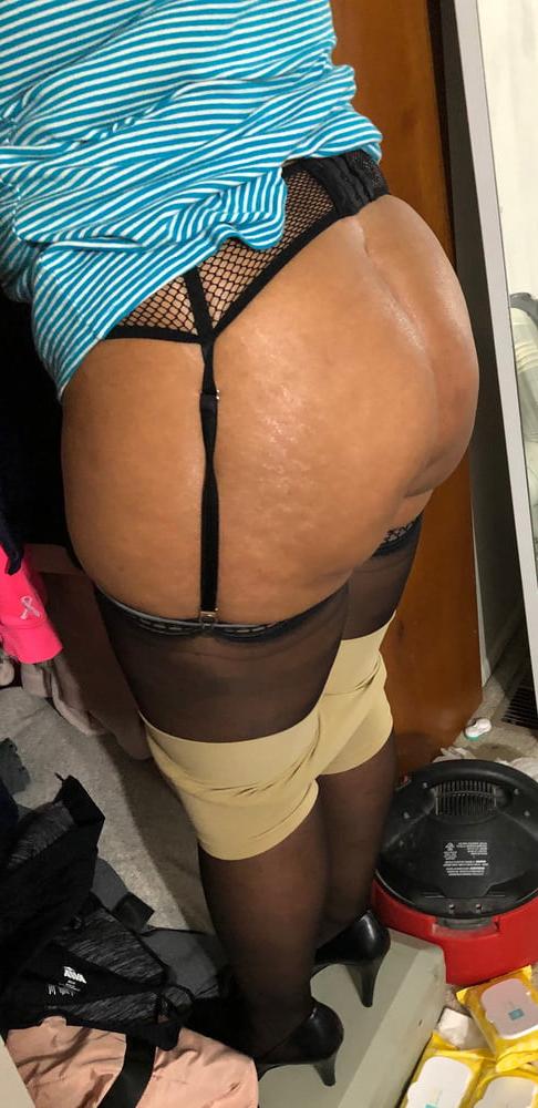 5P GRANNY GOT A BIG FAT ASS