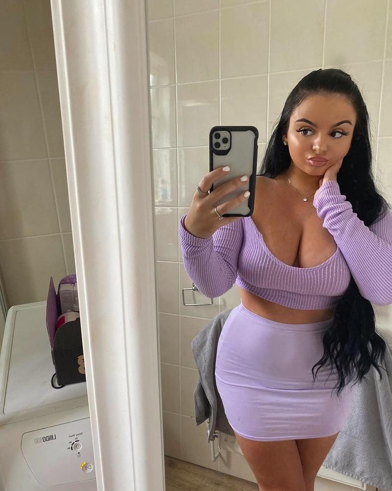 25P Curvy PAWG chav slag Sabrina