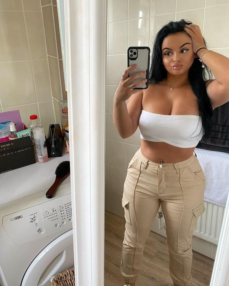 25P Curvy PAWG chav slag Sabrina