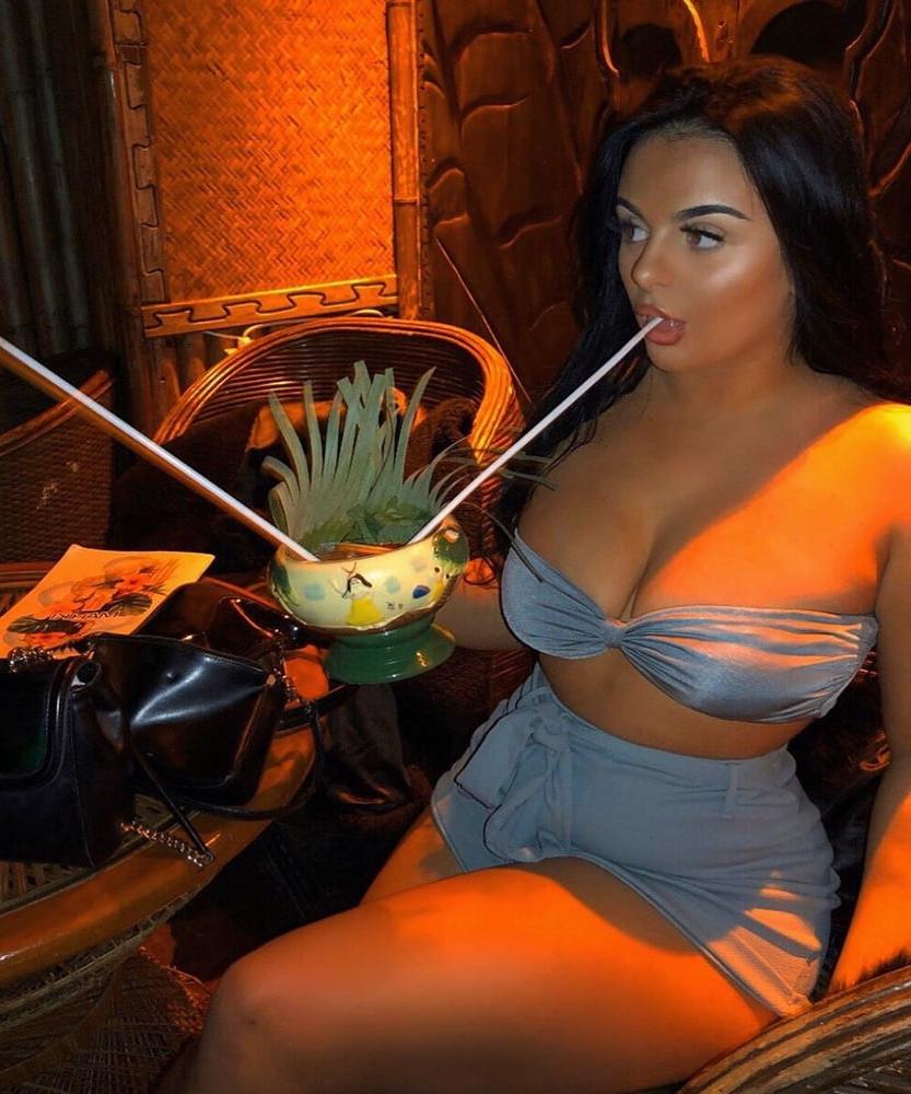 25P Curvy PAWG chav slag Sabrina
