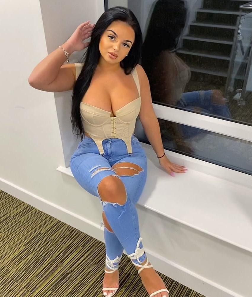 25P Curvy PAWG chav slag Sabrina