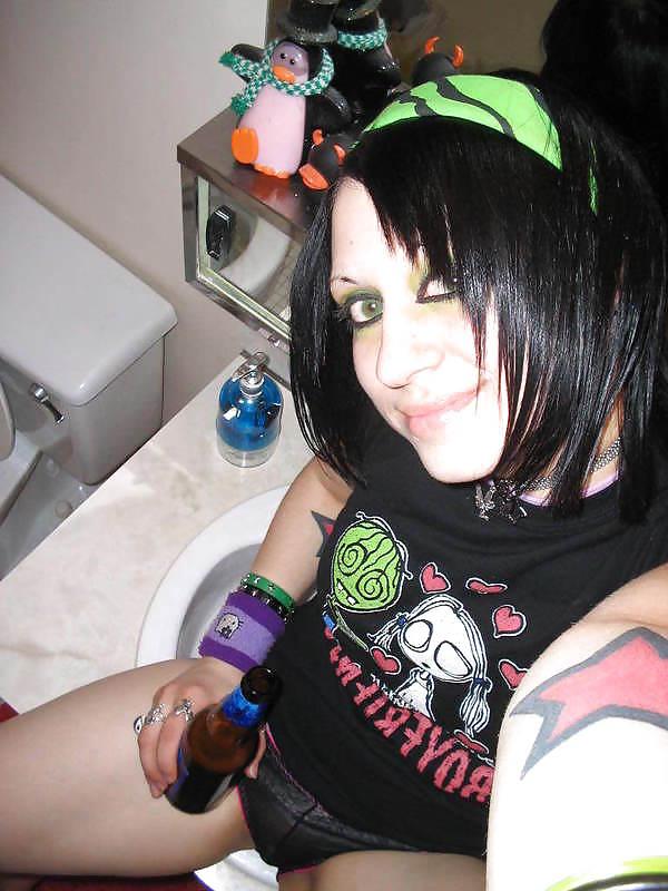 15P Nice (outdoor) toilet and bathroom girls 10