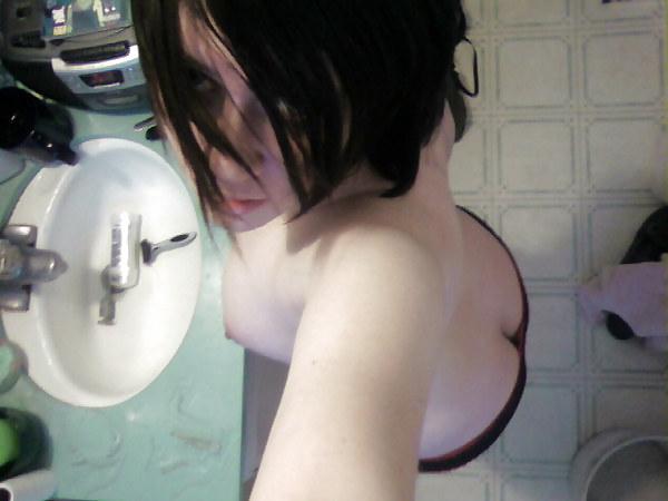 15P Nice (outdoor) toilet and bathroom girls 10