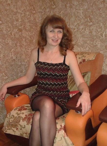 24P Mommy makes me jerk off every time she wears pantyhose
