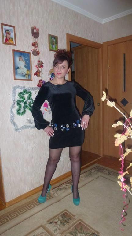 24P Mommy makes me jerk off every time she wears pantyhose