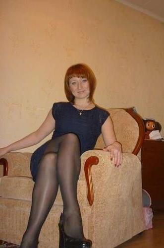 24P Mommy makes me jerk off every time she wears pantyhose