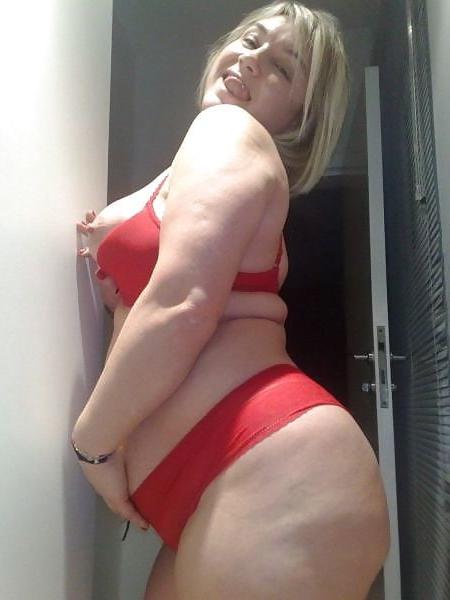 25P Curvy Blonde Mom Milf Nude Spread