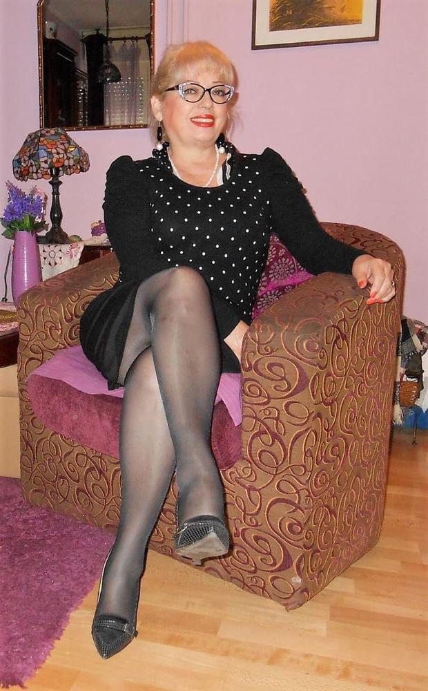 25P Mommy dresses sexy for me so I can jerk off