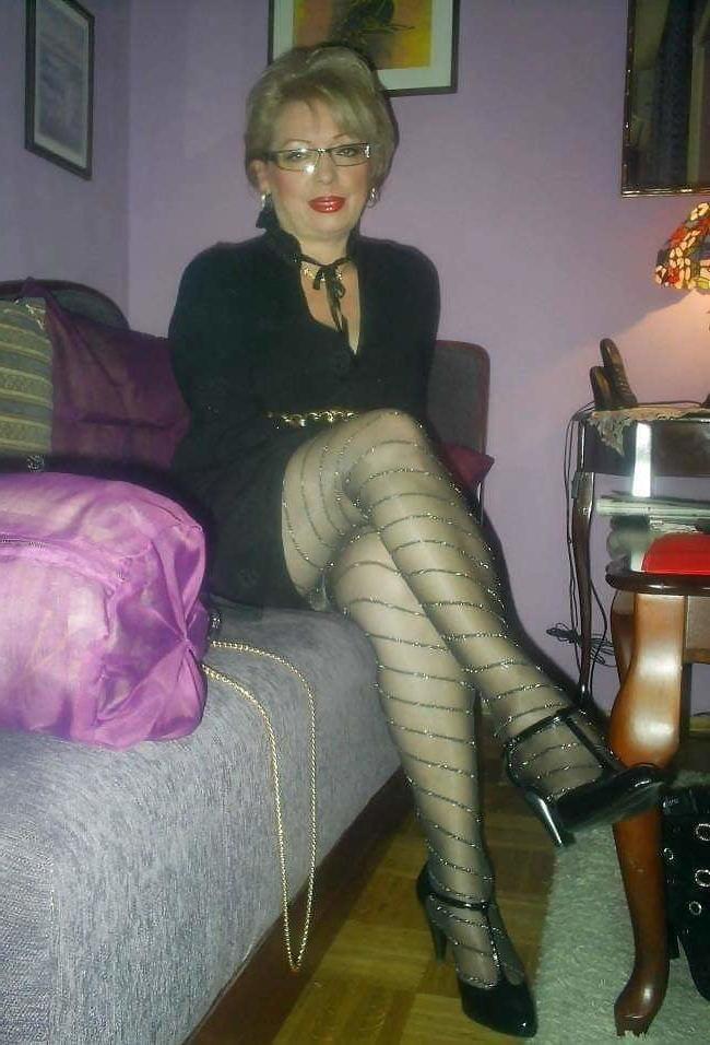 25P Mommy dresses sexy for me so I can jerk off