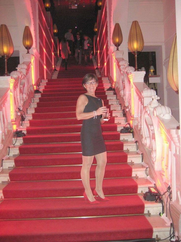 25P Mommy dresses sexy for me so I can jerk off