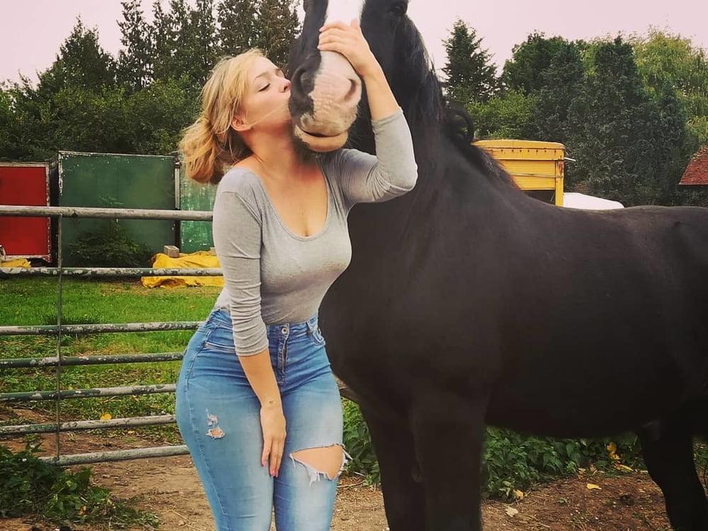 12P Curvy Vanilla Amateur 18