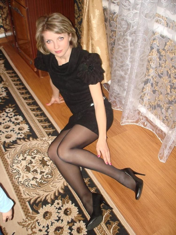 24P Mommy will you wear these pantyhose for me while I jerk off