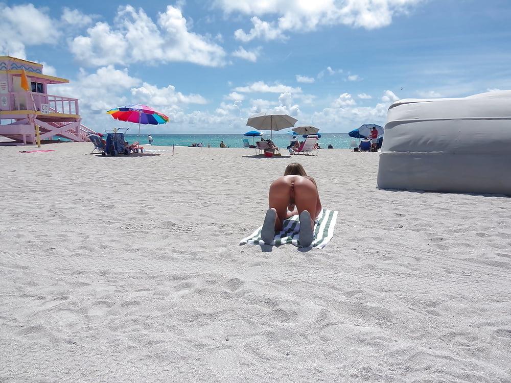 10P Wife expose on beach
