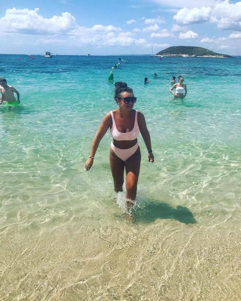 25P Sluts in tiny bikinis 340