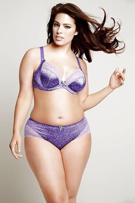 25P Curvy Girls in Lingerie