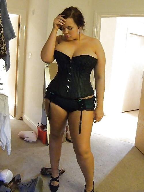 25P Curvy Girls in Lingerie