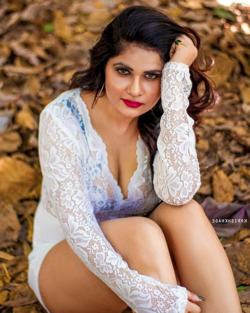 25P Sexy Model Aabha Paul