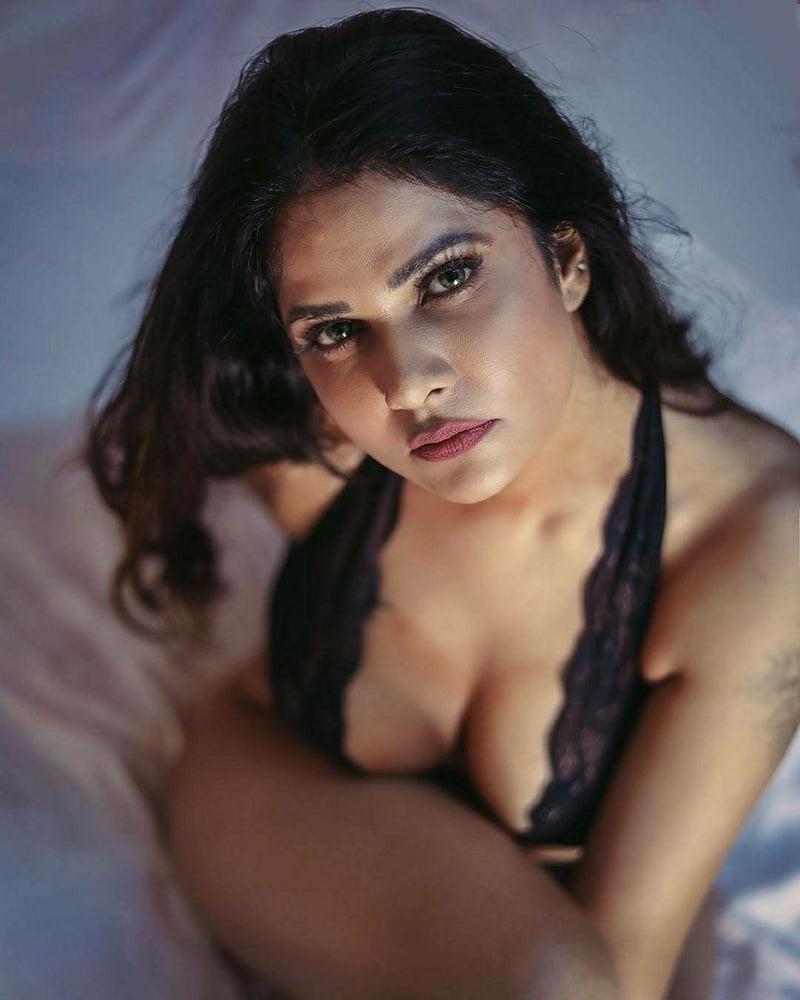 25P Sexy Model Aabha Paul