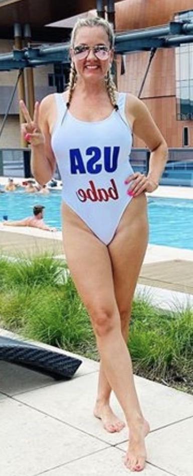 25P Sluts in tiny bikinis 339