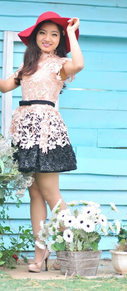 25P Chinese Wifey Pantyhosed