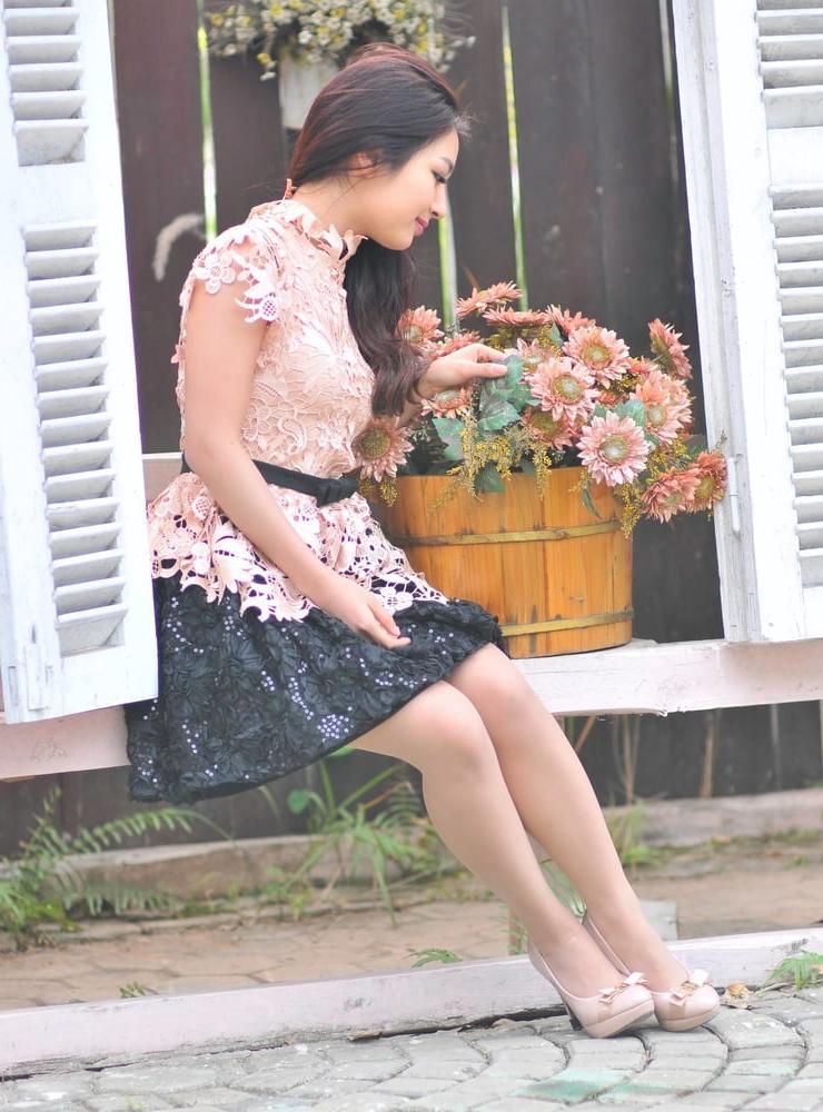 25P Chinese Wifey Pantyhosed