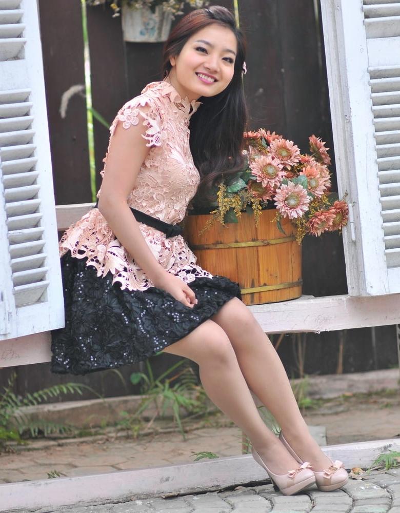 25P Chinese Wifey Pantyhosed