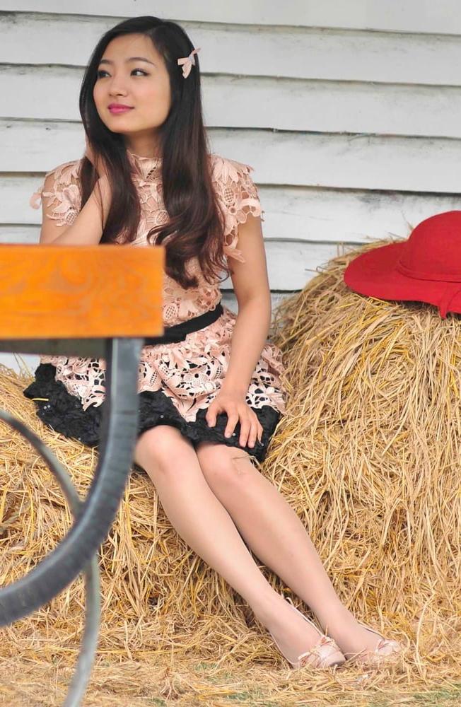 25P Chinese Wifey Pantyhosed