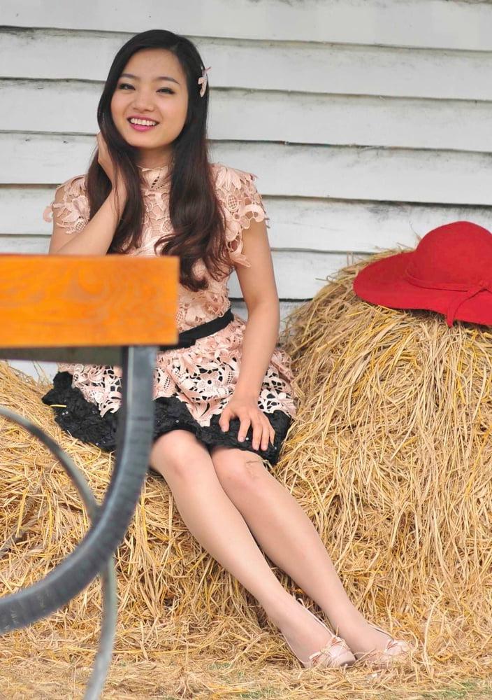 25P Chinese Wifey Pantyhosed