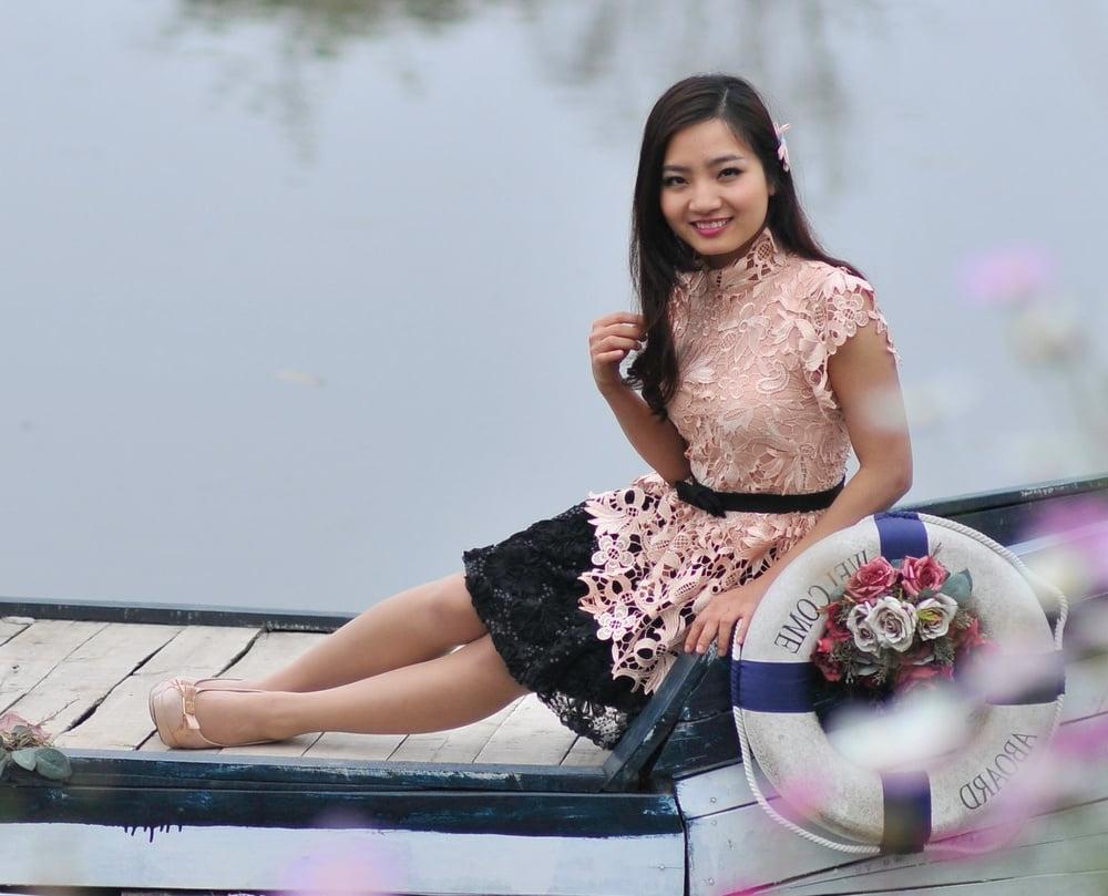 25P Chinese Wifey Pantyhosed