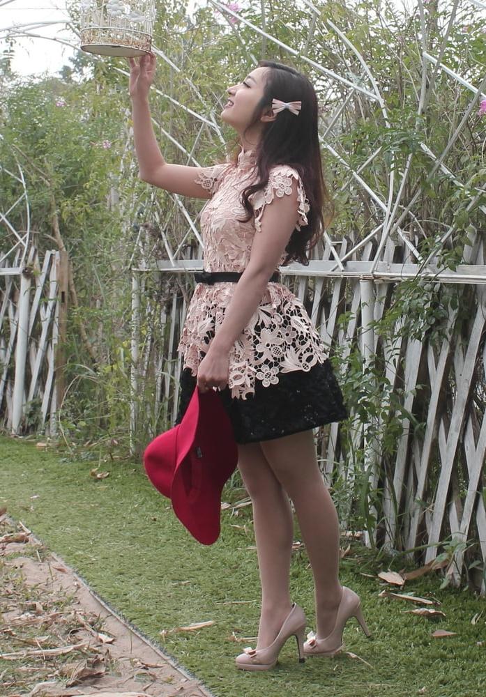 25P Chinese Wifey Pantyhosed