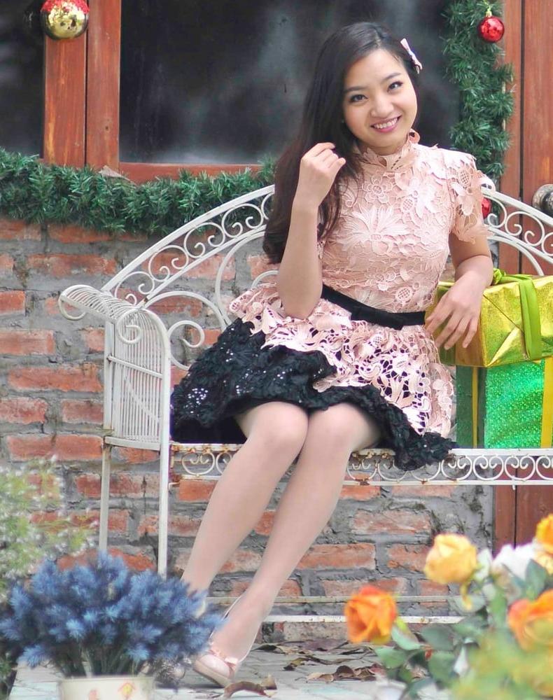 25P Chinese Wifey Pantyhosed