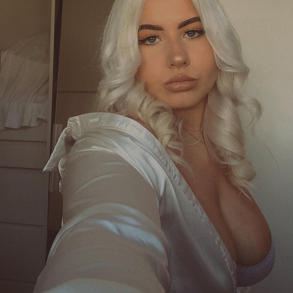 25P Thick PAWG blonde bimbo slag Alice