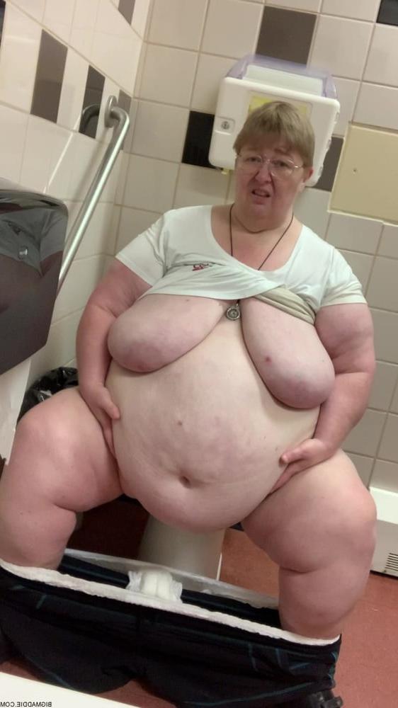 25P Hoodyman SSBBW 342 . Big Maddie fat pig