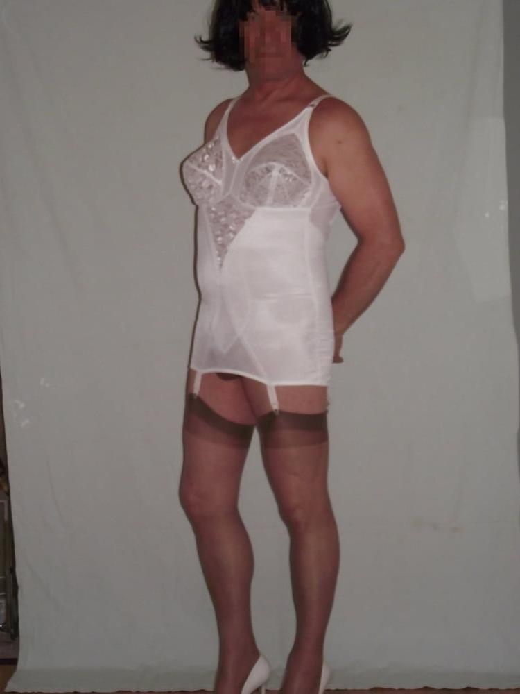 25P Zofe Rommi Nr 233  bi in Korsett Nylons Mieder Buende NRW