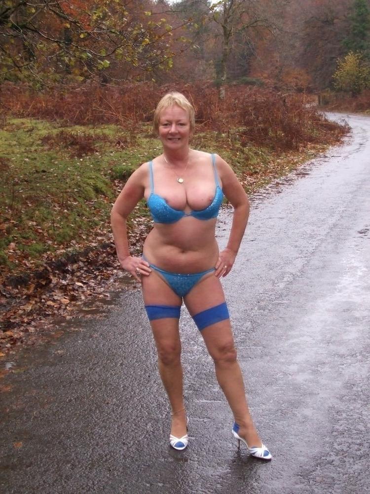 23P Glamourous Grannies!