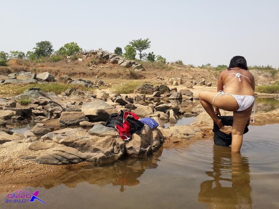 25P Policz my new stepmom sabina bathing on river side with me
