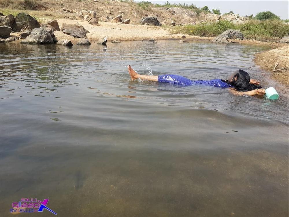 25P Policz my new stepmom sabina bathing on river side with me