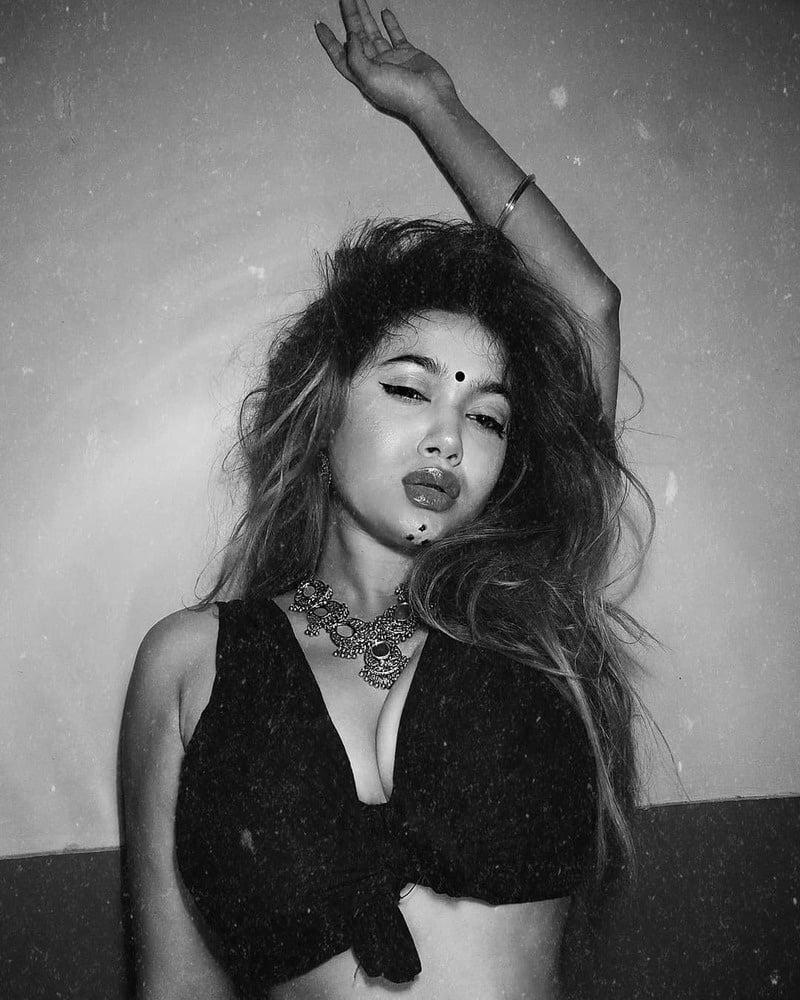 25P Sexy Bangla Model Sherni