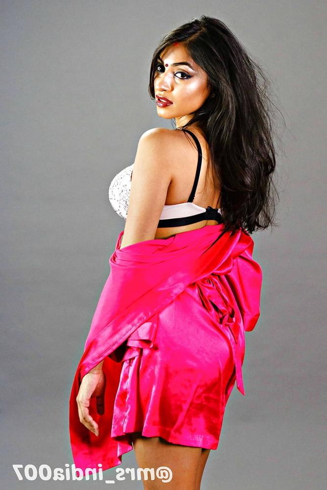 25P Savita Sexy Model