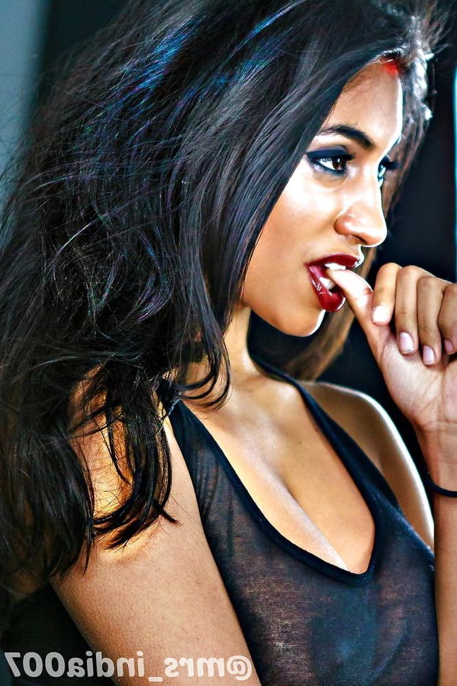 25P Savita Sexy Model