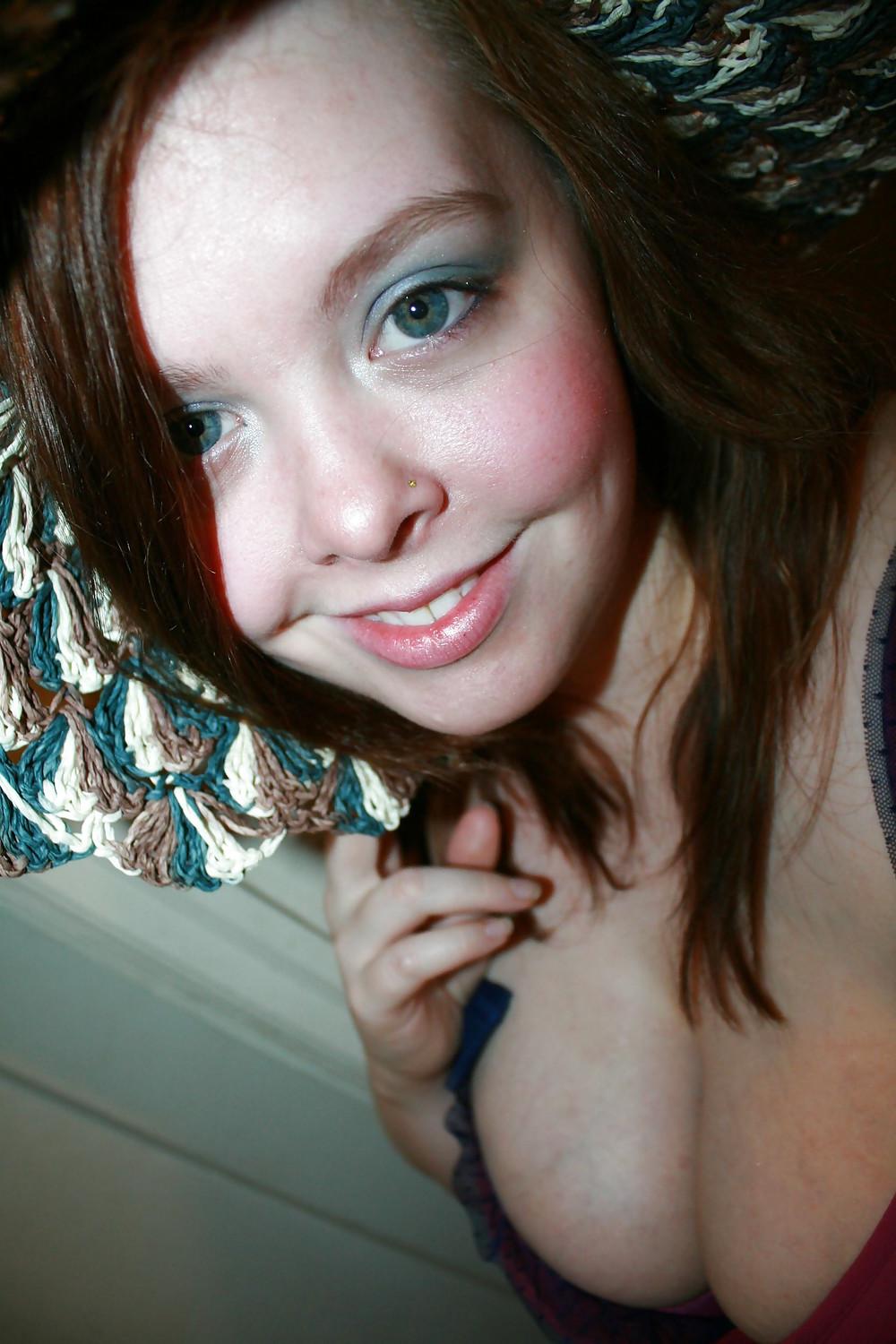 25P She Likes To Show Off 4U
