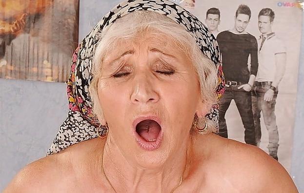 25P Mature faces for jizz off