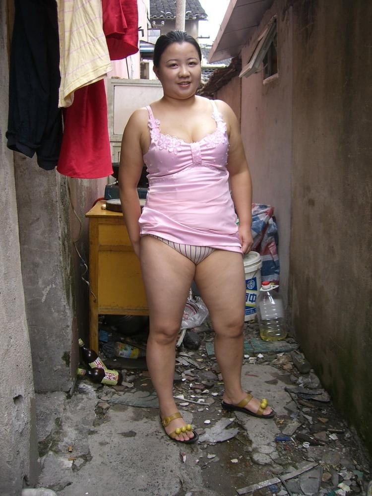 21P Fat young Gao exhibs her hairy pussy and fucks